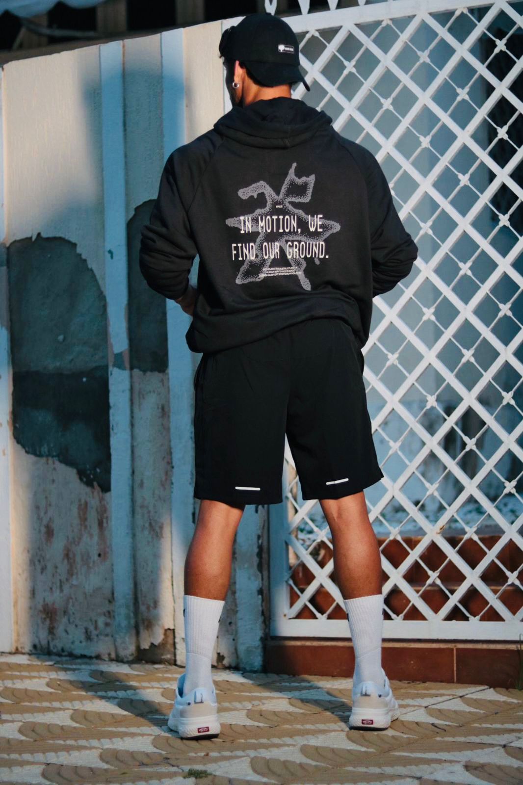 Hoodie Preto Oversized — estampa costas